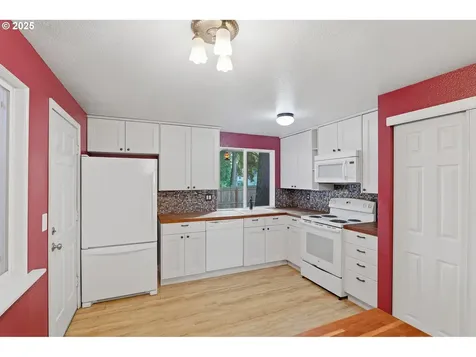 16016 NE Everett Court Portland OR 97230