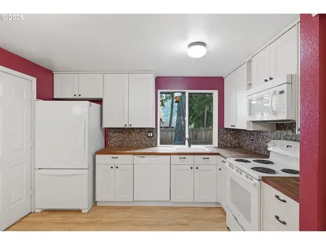 16016 NE Everett Court Portland OR 97230