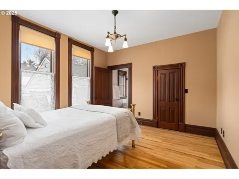 2225 NE 15th Avenue Portland OR 97212