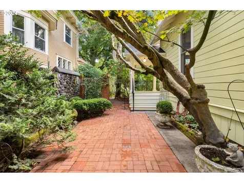 2225 NE 15th Avenue Portland OR 97212