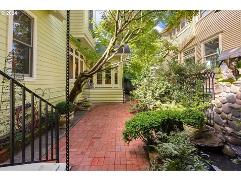 2225 NE 15th Avenue Portland OR 97212