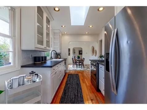5840 SW Cheltenham Drive Portland OR 97239
