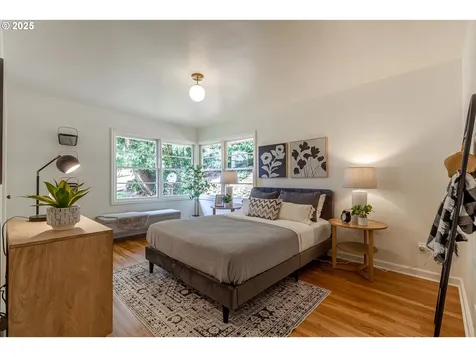 5840 SW Cheltenham Drive Portland OR 97239