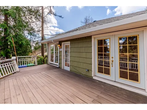 5840 SW Cheltenham Drive Portland OR 97239