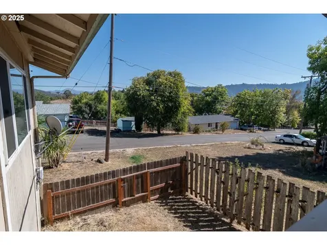310 NW Lost Lane Winston OR 97496
