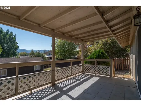 310 NW Lost Lane Winston OR 97496
