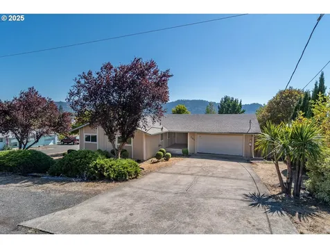 310 NW Lost Lane Winston OR 97496