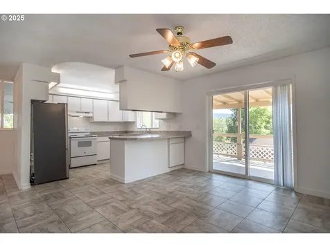 310 NW Lost Lane Winston OR 97496