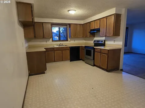 108 NE Kingwood Drive Mcminnville OR 97128