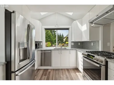 8050 SW Churchill Court Portland OR 97224
