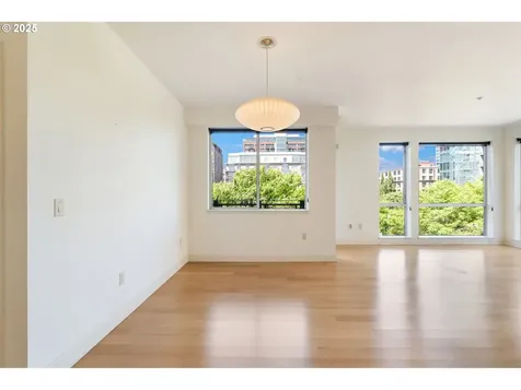 1125 NW 9th Avenue Portland OR 97209