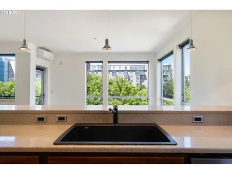 1125 NW 9th Avenue Portland OR 97209