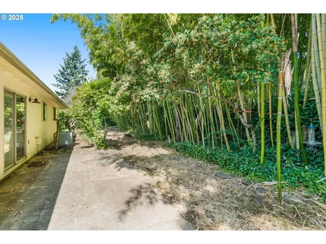 12449 SE Kelly Street Portland OR 97236