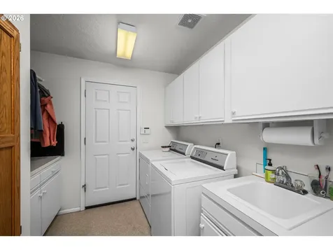 85181 Sarvis Berry Lane Eugene OR 97405