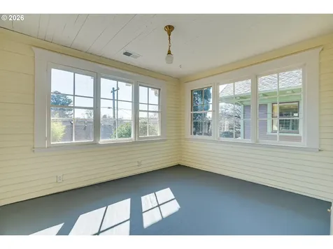 2104 SE Elliott Avenue Portland OR 97214