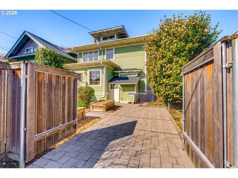 2104 SE Elliott Avenue Portland OR 97214