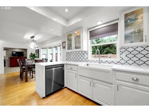 1049 65th Street Springfield OR 97478