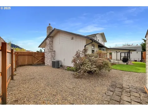 1049 65th Street Springfield OR 97478