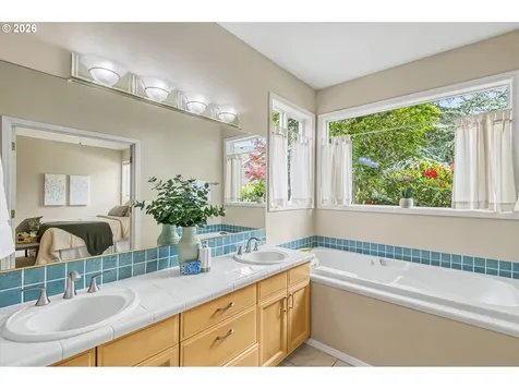 8891 SW Iowa Drive Tualatin OR 97062
