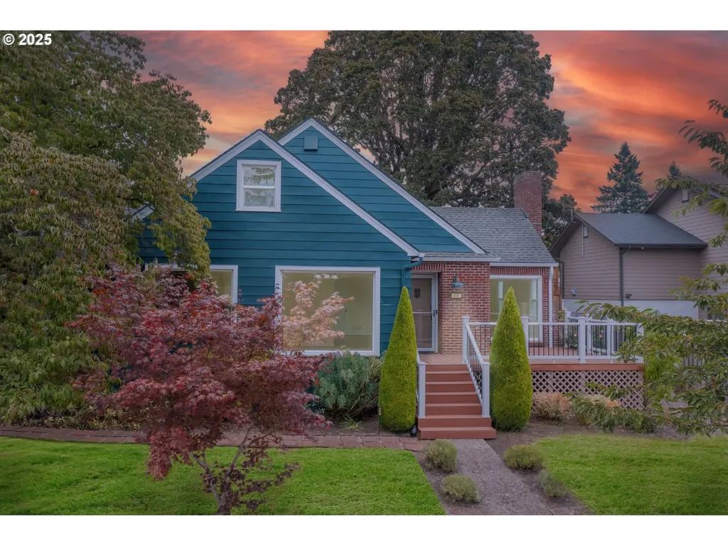 895 Hilltop Drive NW Salem OR 97304