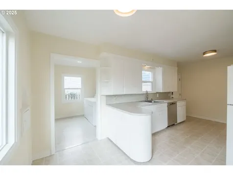 895 Hilltop Drive NW Salem OR 97304