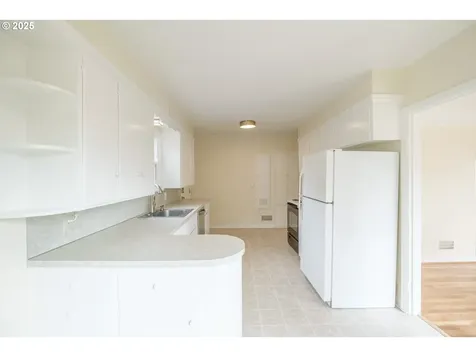 895 Hilltop Drive NW Salem OR 97304