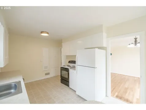 895 Hilltop Drive NW Salem OR 97304