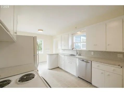 895 Hilltop Drive NW Salem OR 97304