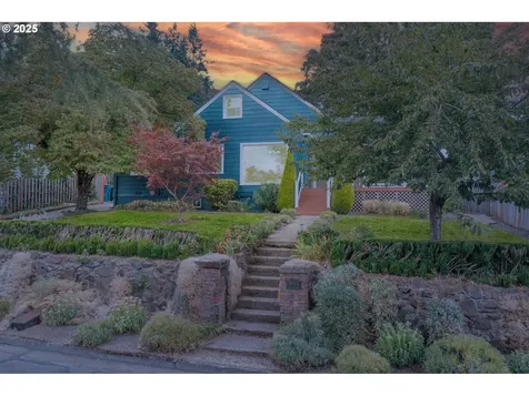 895 Hilltop Drive NW Salem OR 97304