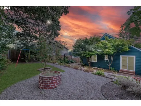 895 Hilltop Drive NW Salem OR 97304