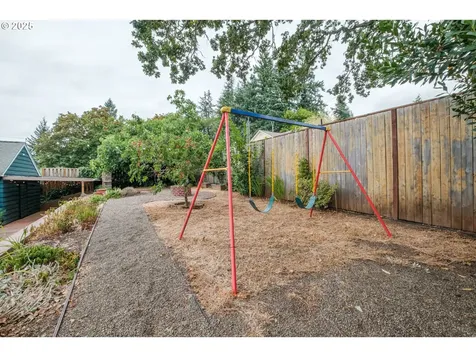 895 Hilltop Drive NW Salem OR 97304