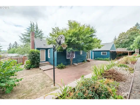 895 Hilltop Drive NW Salem OR 97304