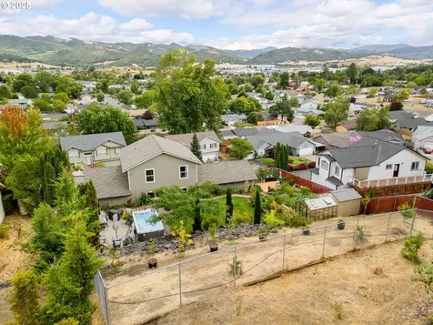 129 Summerwood Street Roseburg OR 97471