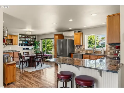 286 N 6th Street Creswell OR 97426