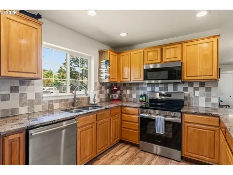 286 N 6th Street Creswell OR 97426