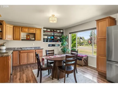 286 N 6th Street Creswell OR 97426