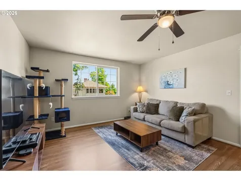 286 N 6th Street Creswell OR 97426