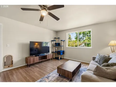 286 N 6th Street Creswell OR 97426