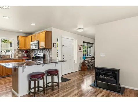 286 N 6th Street Creswell OR 97426