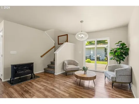 286 N 6th Street Creswell OR 97426