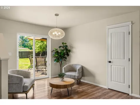 286 N 6th Street Creswell OR 97426