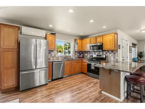 286 N 6th Street Creswell OR 97426
