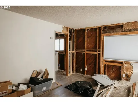 301 NE South Shore Road Portland OR 97211