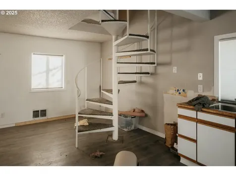 301 NE South Shore Road Portland OR 97211