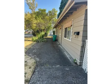 9212 N Saint Louis Avenue Portland OR 97203