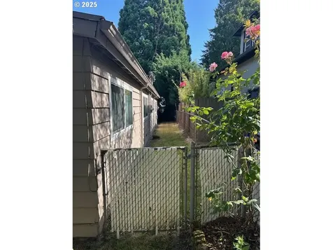 9212 N Saint Louis Avenue Portland OR 97203