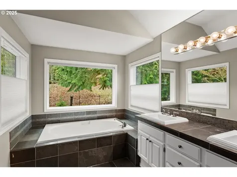11218 SW 27th Avenue Portland OR 97219