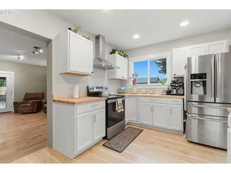 915 E 1st Street Yamhill OR 97148