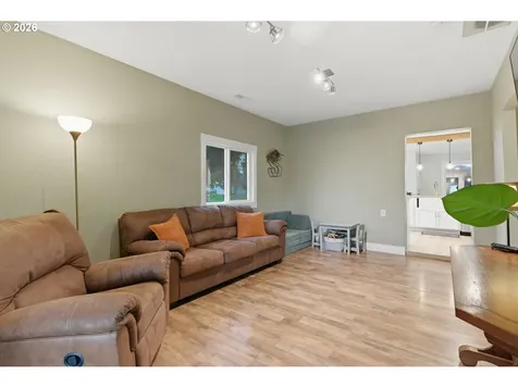 915 E 1st Street Yamhill OR 97148