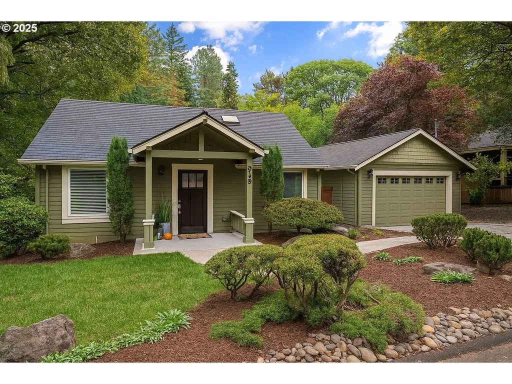 8424 SW 54th Avenue Portland OR 97219